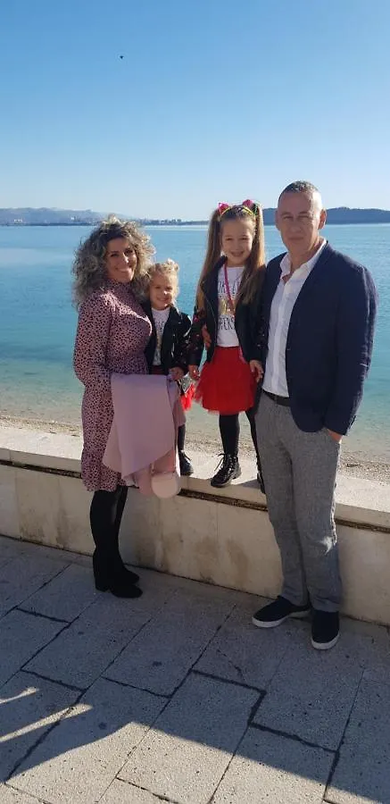 Luxurious Three Bedrooms Apartment With Two Terraces Kastela