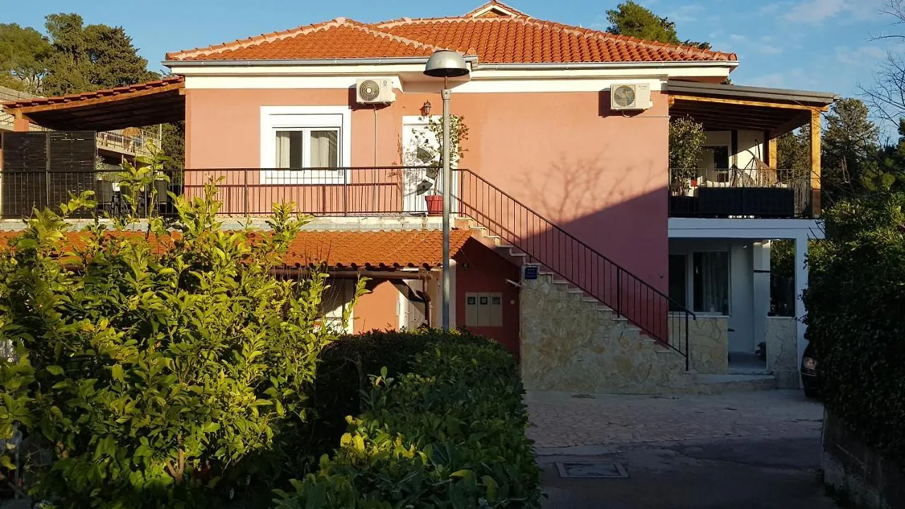 Luxurious Three Bedrooms Apartment With Two Terraces Kastela