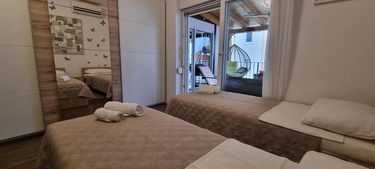 Luxurious Three Bedrooms Apartment With Two Terraces Kastela
